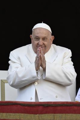 ITALY -   POPE FRANCIS  URBI ET ORBI MESSAGE AND BLESSING TO THE CITY AND THE WORLD AS PART OF CHRISTMAS CELEBRATIONS AT ST PETERS' SQAURE IN THE VATICAN  - 2024/12/25-stock-foto
