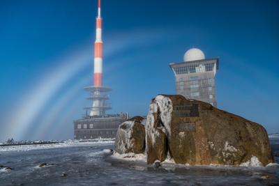 Erster Weihnachtstag auf dem Brocken - Nebelbogen-stock-photo