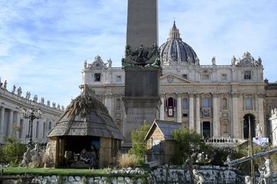 ITALY -   POPE FRANCIS  URBI ET ORBI MESSAGE AND BLESSING TO THE CITY AND THE WORLD AS PART OF CHRISTMAS CELEBRATIONS AT ST PETERS' SQAURE IN THE VATICAN  - 2024/12/25-stock-foto