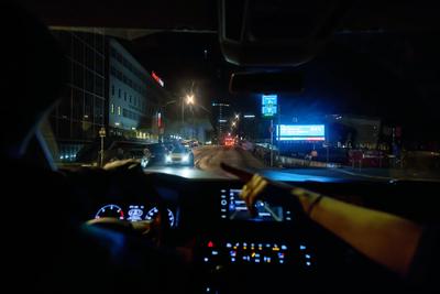 An Heiligabend unterwegs in Berlin im Kaeltebus-stock-photo