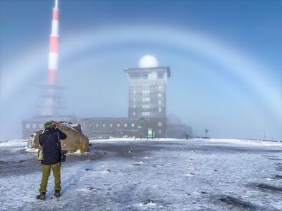 Erster Weihnachtstag auf dem Brocken - Nebelbogen-stock-photo