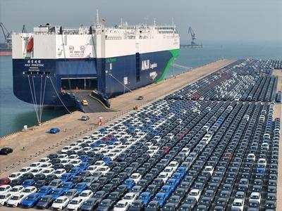 World's Largest LNG-powered Vehicle Carrier ANJI PRESTIGE-stock-foto