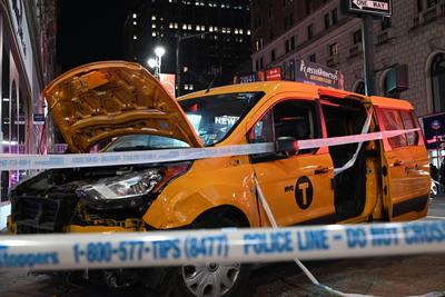 Numerous people struck by city of new york taxi in herald square manhattan new york city-stock-foto