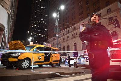 Numerous people struck by city of new york taxi in herald square manhattan new york city-stock-foto