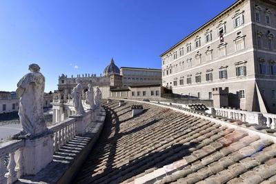 ITALY -POPE FRANCIS DELIVERS HIS BLESSING TO THE FAITHFUL DURING THE ANGELUS PRAYER AT ST PETER'S SQUARE IN THE VATICAN - 2024/12/26-stock-foto