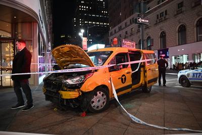 Numerous people struck by city of new york taxi in herald square manhattan new york city-stock-foto