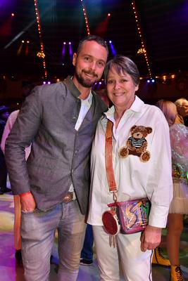 Ramona Leiss mit Sohn Sascha / Circus Krone / 1. Winterprogramm / Freestyle / Manege / KroneBau / M?nchen / 25. Dezember-stock-foto