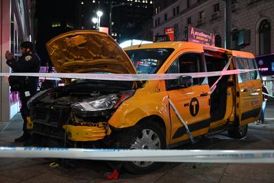 Numerous people struck by city of new york taxi in herald square manhattan new york city-stock-foto