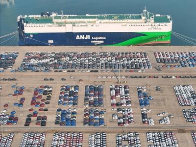 World's Largest LNG-powered Vehicle Carrier ANJI PRESTIGE-stock-foto