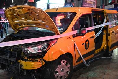 Numerous people struck by city of new york taxi in herald square manhattan new york city-stock-foto