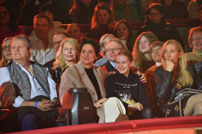 Susanne Kellermann mit Tochter Filippa / Circus Krone / 1. Winterprogramm / Freestyle / Manege / KroneBau / M?nchen / 25-stock-foto