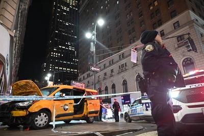 Numerous people struck by city of new york taxi in herald square manhattan new york city-stock-foto