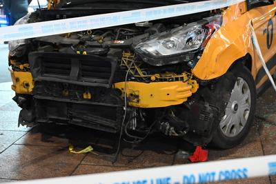 Numerous people struck by city of new york taxi in herald square manhattan new york city-stock-foto