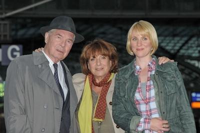 93/ Otto Mellies, Hannelore Hoger, Winnie Boewe, Bella Block - Unter den Linden , Photocall am Filmset, Motiv: Hauptbah-stock-foto