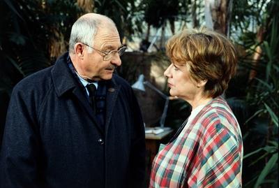 DER ALTE Vollmondm?rder Deutschland 1994 Zbynek Brynych Szene Kress ROLF SCHIMPF ist erstaunt-stock-photo