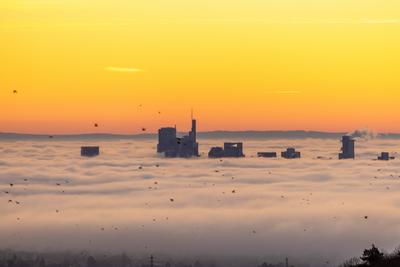 Frankfurt im Nebel-stock-foto