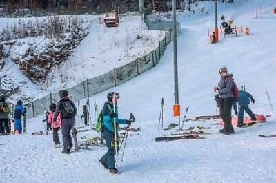 AUT, Unterwegs in Ober?sterreich, Themenbild, Symbolbild, Verschiedene Themenbilder, Skifahren, Tourismus, Wintersport, Skigebiet-stock-photo