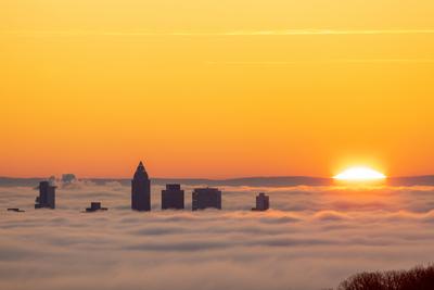 Frankfurt im Nebel-stock-foto