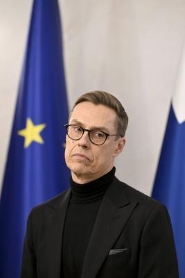 Finnish President Alexander Stubb meets media-stock-foto