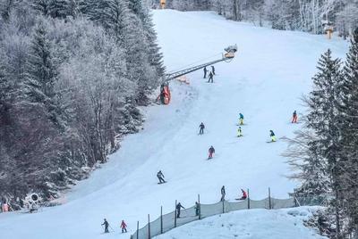 AUT, Unterwegs in Ober?sterreich, Themenbild, Symbolbild, Verschiedene Themenbilder, Skifahren, Tourismus, Wintersport, Skigebiet-stock-photo