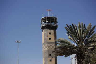 Israeli airstrikes hit Sana'a airport and other sites across Yemen --stock-foto