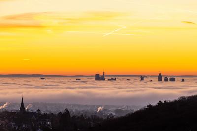 Frankfurt im Nebel-stock-foto
