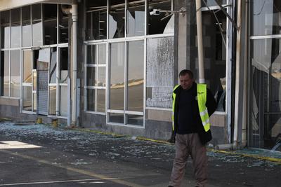 Israeli airstrikes hit Sana'a airport and other sites across Yemen --stock-foto