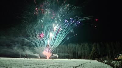 Silvester steht vor der T?r: Gro?e Feuerwerksshow in Kretscham / Zahlreiche Zuschauer bekamen erste Einblicke in die Feuerwerksbatterien / Gro?es Abschlussfeuerwerk-stock-photo