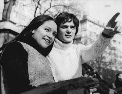 Sixteen year old Olivia Hussey and seventeen year old Leonard Whiting stars of Romeo and Juliet M-stock-foto