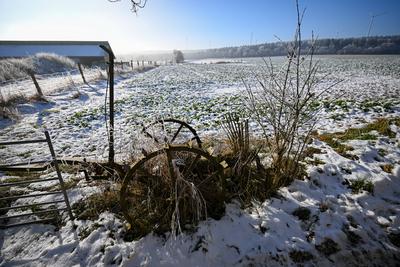 Schw?bische Alb zeigt sich winterlich: Sch?ne Bilder mit Eis, Frost und Raureif-stock-foto