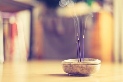 Smoking and smelling joss sticks at home, feng shui; Copy space Joss sticks in smoking bowl are smoking and smelling, ho-stock-foto