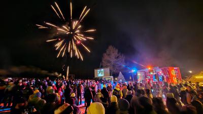 Silvester steht vor der T?r: Gro?e Feuerwerksshow in Kretscham / Zahlreiche Zuschauer bekamen erste Einblicke in die Feuerwerksbatterien / Gro?es Abschlussfeuerwerk-stock-photo