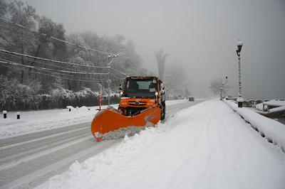Heavy Snowfall Disrupts Life In Kashmir, Flights Grounded, Highway Closed-stock-foto