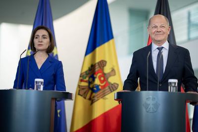 Bundeskanzler empfaengt die Praesidentin der Republik Moldau Bundeskanzler Olaf Scholz gemeinsam mit Maia Sandu, Praesid-stock-foto