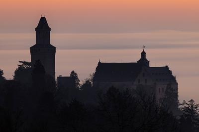 Burg Kronberg im Taunus am Morgen-stock-foto