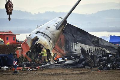 Plane fire in Maun, South Korea-stock-foto