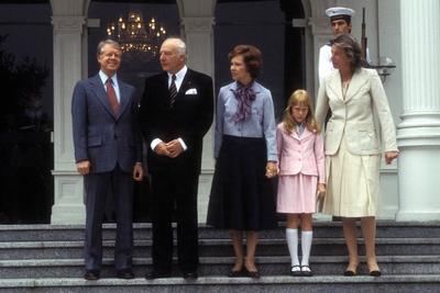 Pr?sident Jimmy Carter li USA Demokraten mit Ehefrau Rosalynn 3 v li USA und Tochter Amy 2-stock-photo