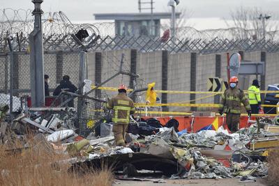 Plane fire in Maun, South Korea-stock-foto