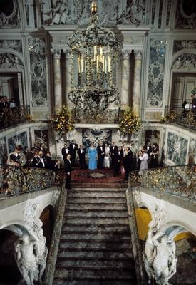 Bildnummer: 52312015  Datum: 21.06.1978  Copyright: imago/Sven SimonBundespr?sident Walter Scheel (Deutschland/FDP) zusammen mit Ehefrau Mildred und Bundesau?enminister Hans-Dietrich Genscher (Deutschland/FDP) auf der Prunktreppe von Schloss Augustusburg anl?sslich eines Empfangs des U.S.-Amerikanischen Pr?sidenten Jimmy Carter (USA) im G?stehaus der Bundesregierung in Br?hl, Geb?ude, innen, Innenansicht , Personen; 1978, Br?hl, Empfang, Empf?nge, Staatsbesuch, Pressetermin, Politiker, Bundesregierung, Pr?sident, Staatspr?sident, Au?enminister, Bundesregierung, Frau, Paar, Ehepaar; , hoch, Kbdia, Totale, Internationale Politik, Politik, Randbild, People o0 BRD, BR; Aufnahmedatum gesch?tzt-stock-foto