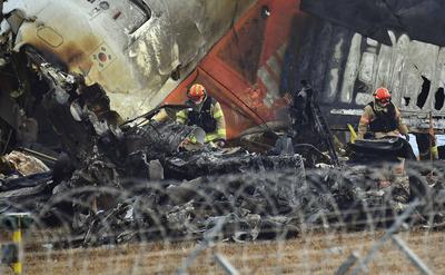 Plane fire in Maun, South Korea-stock-foto