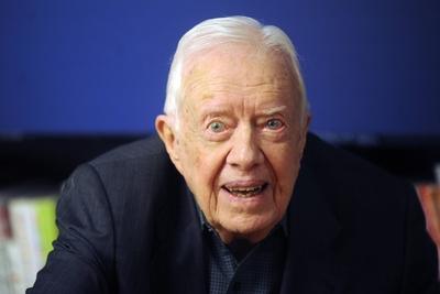 Jimmy Carter siginert sein Buch Faith: A Journey for All bei inder Buchhandlung Barnes & Noble 5th Avenue. New York, 26.-stock-foto