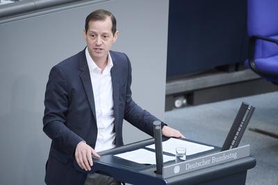Plenarsitzung im Bundestag in Berlin Roger Beckamp (AfD) w?hrend der Sitzung des Deutschen Bundestags am 13.10.2022 in-stock-foto