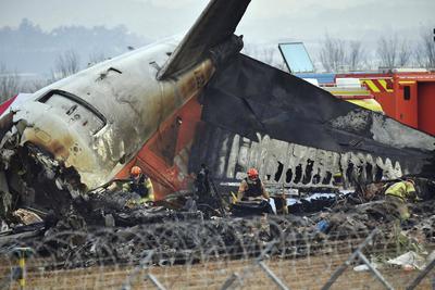 Plane fire in Maun, South Korea-stock-foto