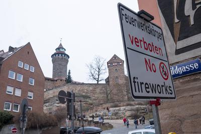 30.12.2024, Feuerwerkverbotszone Innenstadt, N?rnberg: In der N?rnberger Innenstadt gilt zum Jahreswechsel erneut in zwe-stock-foto