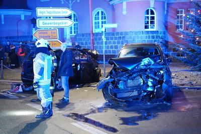 Kirschau - Schwerer Verkehrsunfall an einer Kreuzung: Drei Verletzte-stock-photo