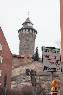 30.12.2024, Feuerwerkverbotszone Innenstadt, N?rnberg: In der N?rnberger Innenstadt gilt zum Jahreswechsel erneut in zwe-stock-foto