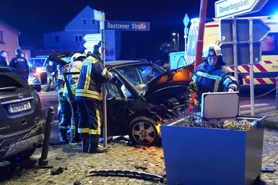 Kirschau - Schwerer Verkehrsunfall an einer Kreuzung: Drei Verletzte-stock-photo