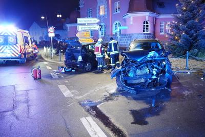Kirschau - Schwerer Verkehrsunfall an einer Kreuzung: Drei Verletzte-stock-photo