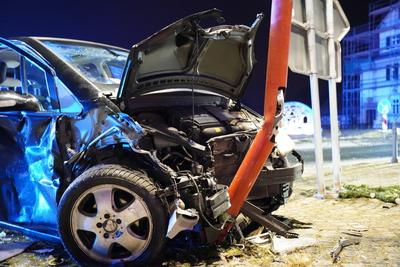 Kirschau - Schwerer Verkehrsunfall an einer Kreuzung: Drei Verletzte-stock-photo