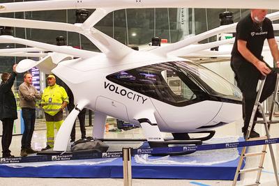 27.10.2021 WLOCHY RZYM Drone Volo City a Fiumicino - Roma Rzym ma okazje zainaugurowac nowy sezon miejskiej mobilnosci l-stock-foto